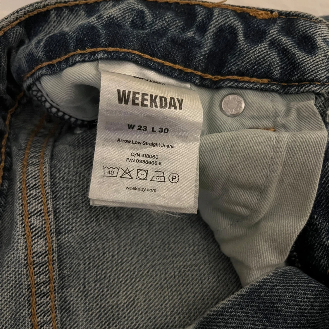 Blåa jeans från weekday  - 4