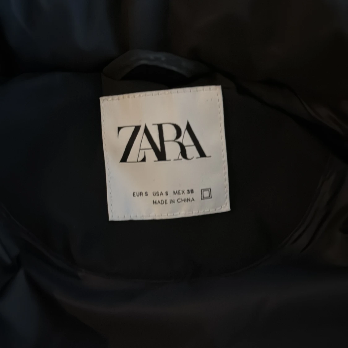 Svart dunväst från Zara - 2