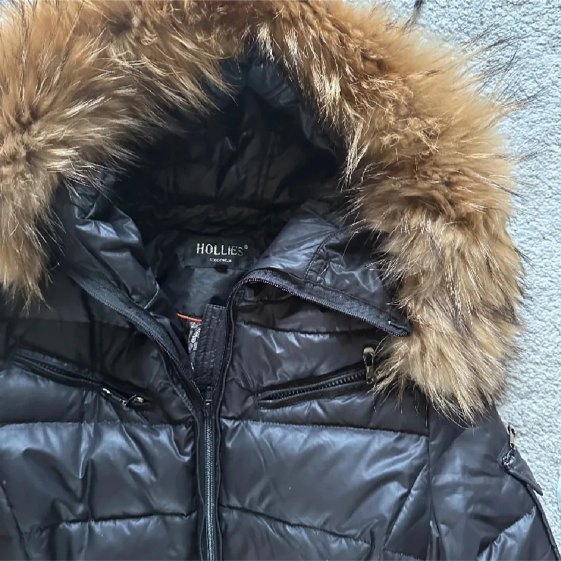 Svart dunjacka från Hollies - 1