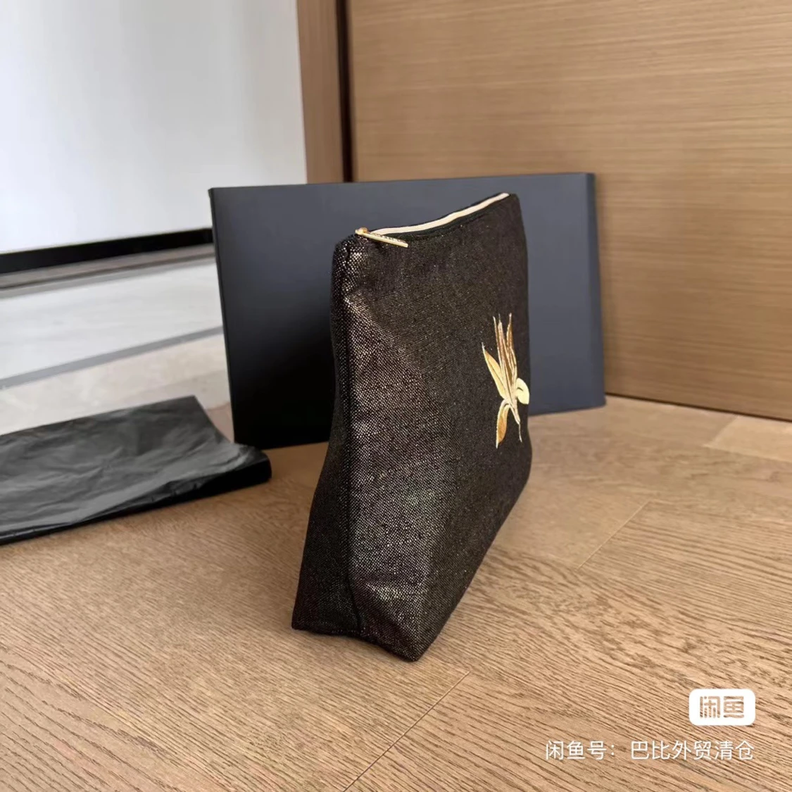 Svart necessär från Chanel - 4