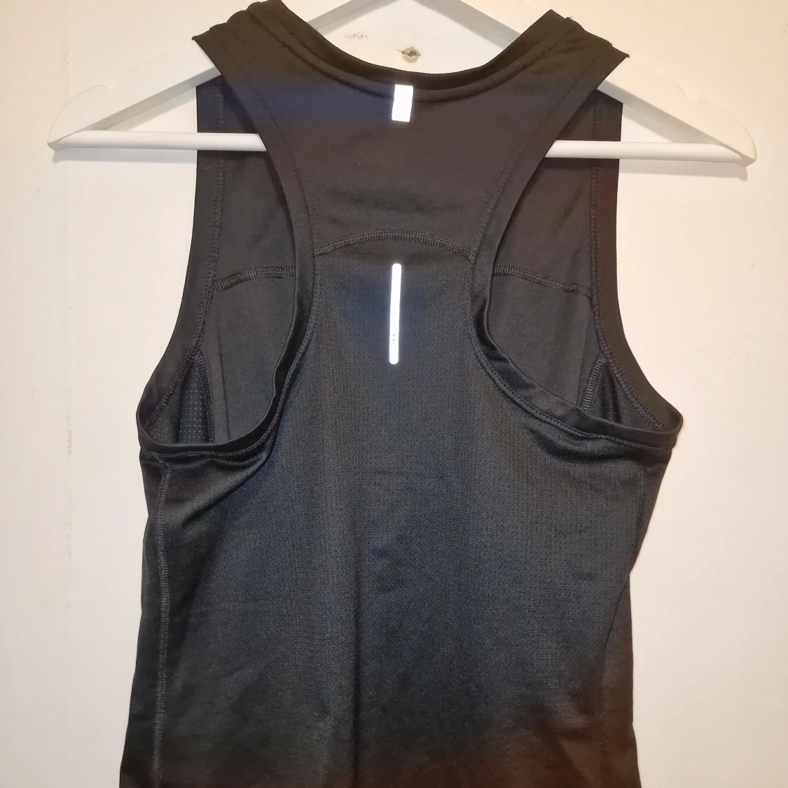 Svart träningslinne från Nike - 1