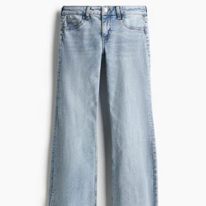 Ljusblå bootcut jeans - Snygga ljusblå bootcut jeans som är lågmidjade! De har en bekväm passform och passar perfekt till allt🩷🩷🩷