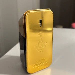 Parfym one million - Parfym one million från Paco rabanne. 50 ml men cirka 1/3 kvar, se bild 2