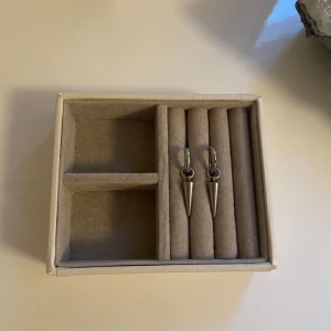 Fiona Earrings  - 49kr per par, gjorda i rostfritt stål vilket innebär att de inte färgar av sig eller tappar färg💞 Beställ via Plick eller Ebnorth.quickbutik.se🤗