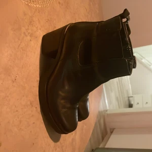Svarta boots med klack - Vagabond. Bra skick. Stilrena o sköna.