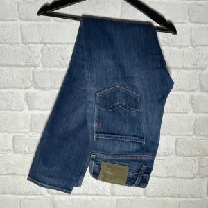 Replay Anbass jeans  - | Replay Anbass jeans | Storlek 29/32 | Riktigt bra skick förutom liten fläck på baksidan | Pris 499