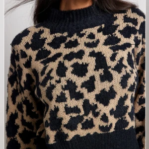 Stickad tröja  - Jätte mysig och fin stickad tröja från nakd, fint skick