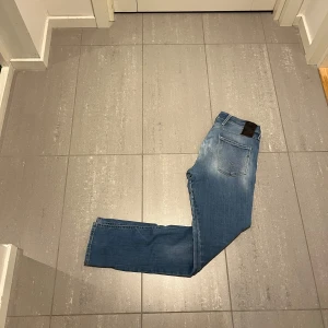 Replay Anbass Jeans  - Säljer nu dessa Replay Anbass jeans, skriv för fler bilder/frågor🙌🏼