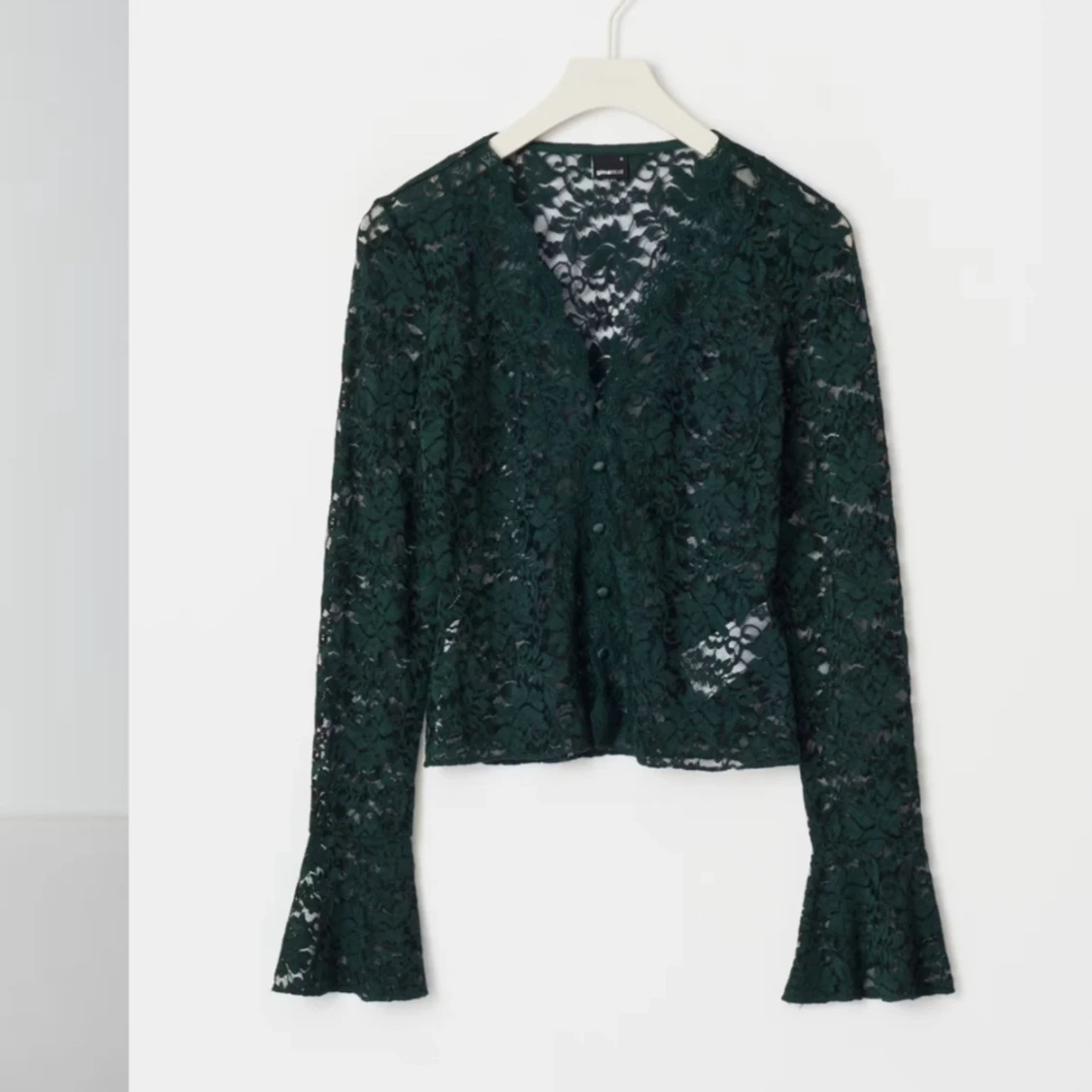 Grön spetsblus med knappar - 91