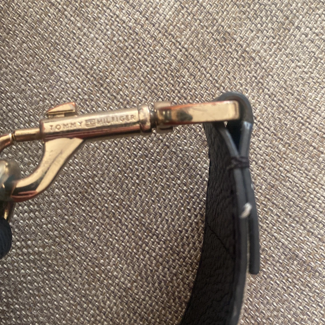 Mörk blå axelväska från Tommy Hilfiger - 91