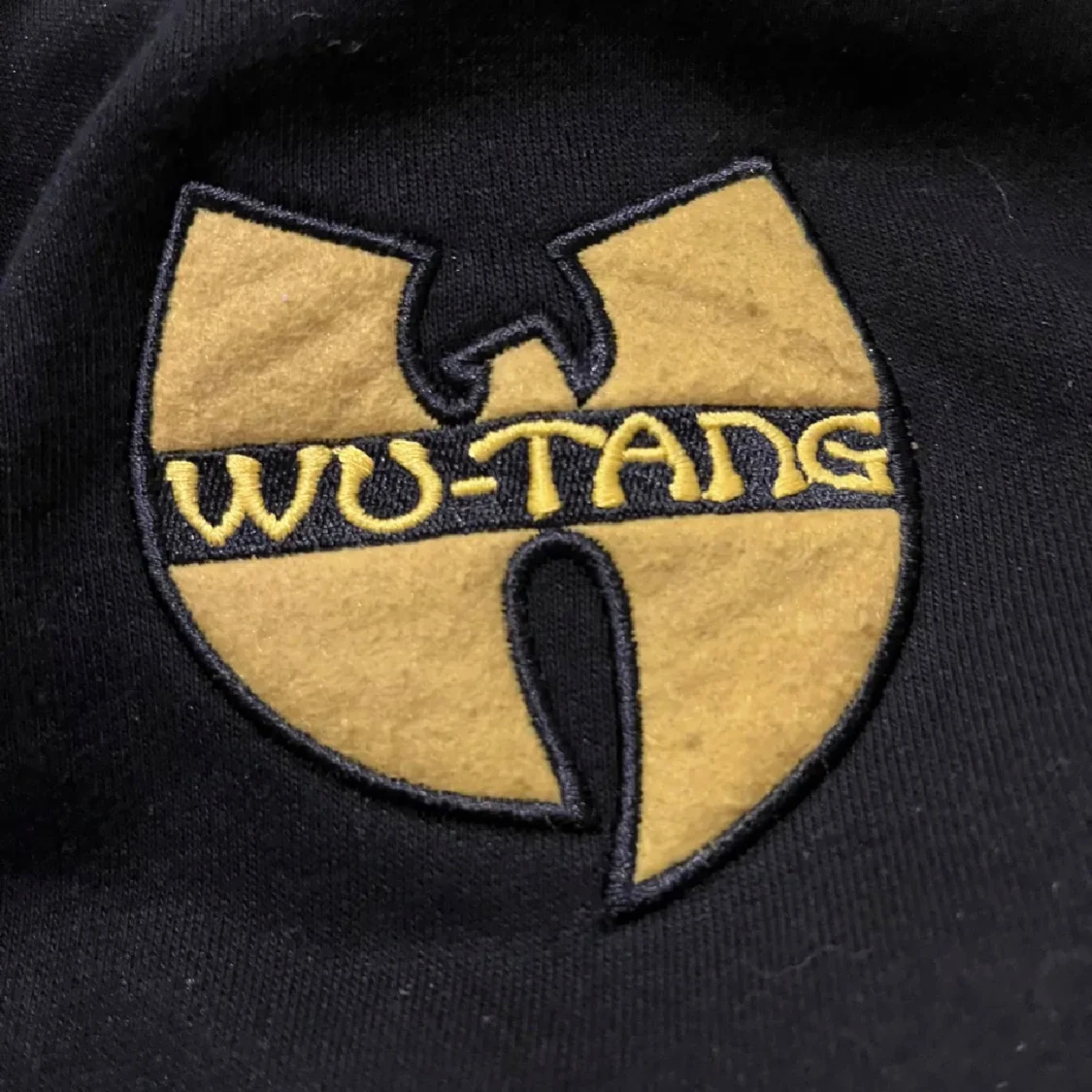 Svart hoodie från Wu-Wear - 90