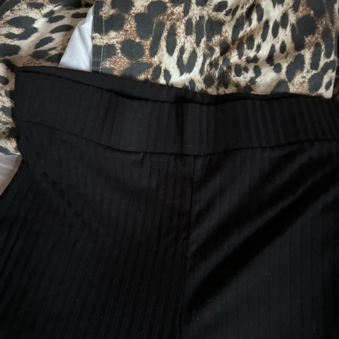 Svarta ribbade byxor från H&M - 91