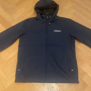 Regn/vindjacka - Regn/vindjacka från Titleist, bra skick.