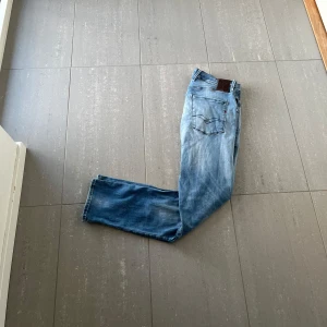 Replay Anbass Hyperflex Jeans - Säljer nu dessa Replay Anbass hyperflex jeans, slitningarna är populär design, skriv för fler bilder/frågor🙌🏼