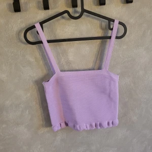 Lila kort tröja från DeeZee - Lila topp i storlek S från DeeZee, oanvänd