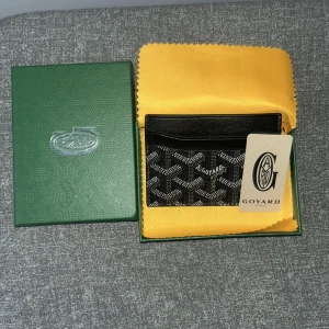 goyord svart korthållare / planbok - Ny svart goyor korthållare med kartong 