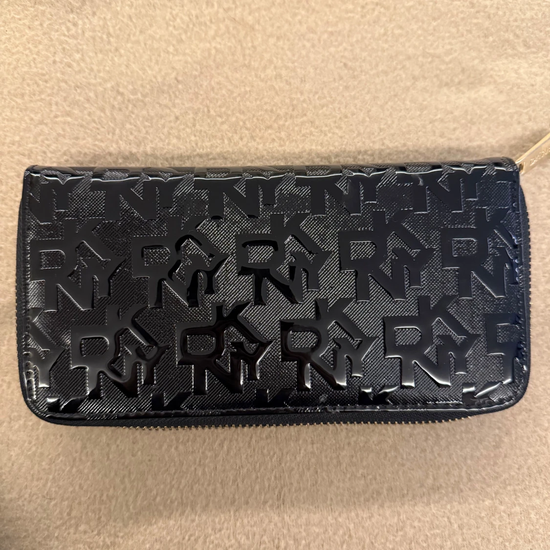 Svart plånbok från DKNY - 91