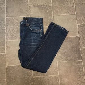 Nudie Jeans - Nudie Gritty Jackson Jeans || Nypris runt 1600 || Storlek W29/L32 || Väldigt bra skick - inga tecken på användning || Tveka inte att höra av dig om du har frågor