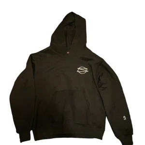 Seams hoodie - Svart seams hoodie, aldrig använd, heavyweight hoodie. Pris kan diskuteras!