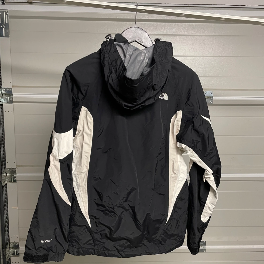 Svart och vit jacka från The North Face - 90