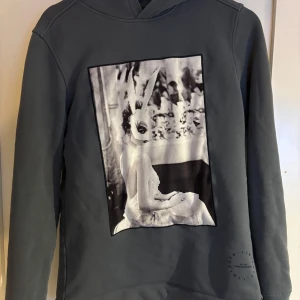 Limitato hoodie - Säljer denna otroligt snygga, unika och sällsynta hoodie från Limitato. Den säljs inte längre då den är limiterad. Bara att skriva om du har andra frågor.