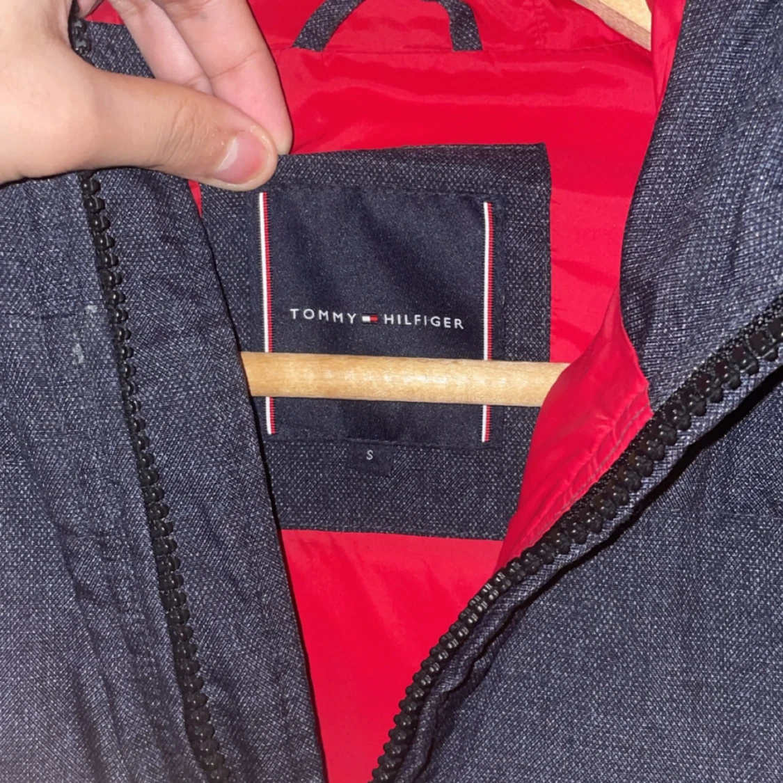 Blå pufferjacka från Tommy Hilfiger