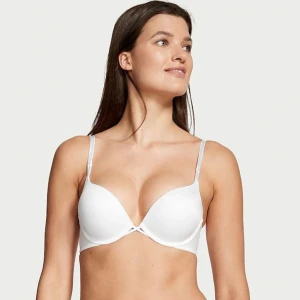 Victoria’s Secret bh - Vit Victoria’s Secret bh modellen bombshell. I princip helt oanvänd så mycket fint skick. Storlek 34D/75D