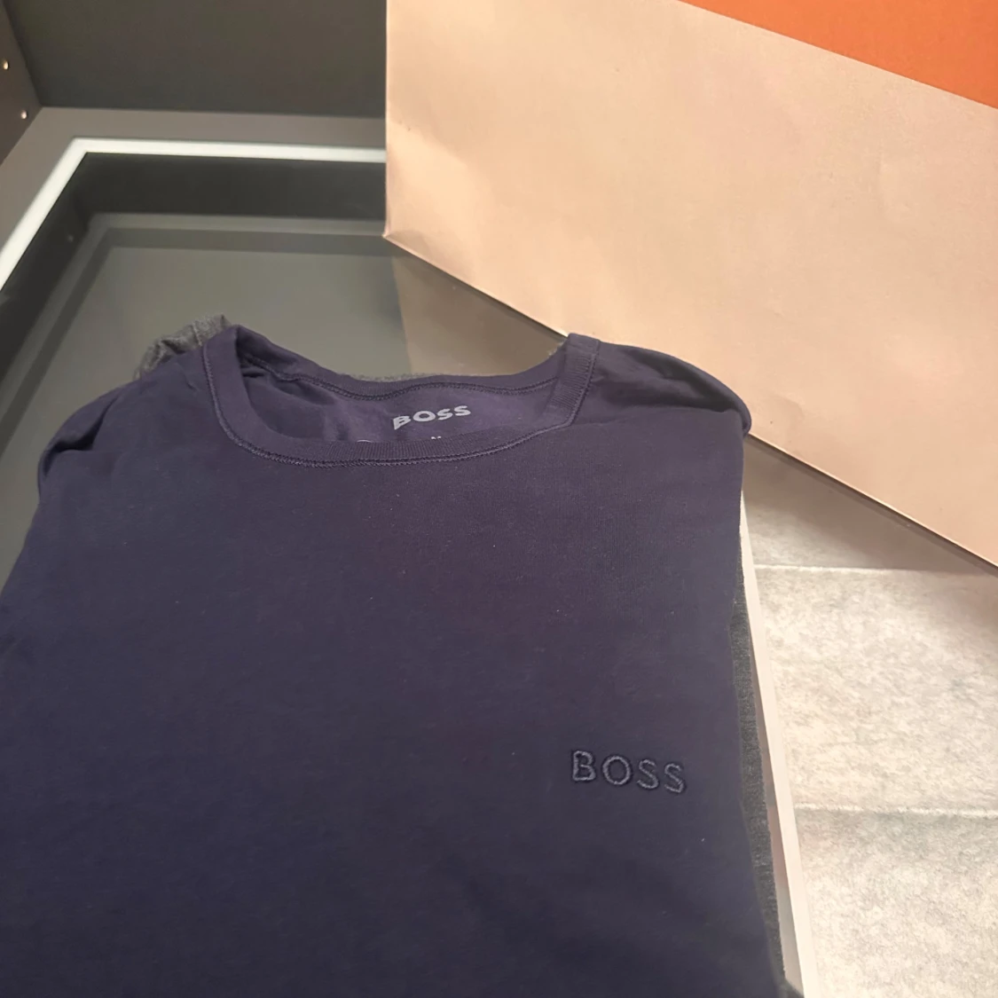 2 Hugo Boss T shirts - 91