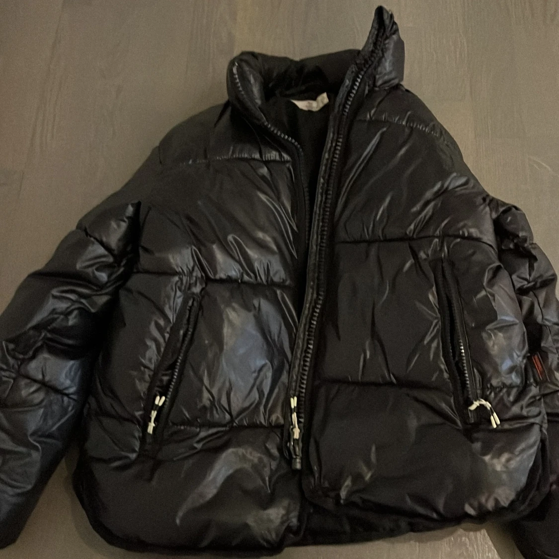 Svart glansigjacka från H&M