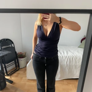 Mörkblå topp - Snyggt mörkblått linne i stl S💕