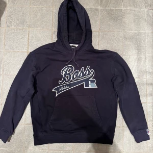 Hugo boss Hoodie  - Schysst Hugo boss Hoodie, bra skick men använd, storlek M, skriv vid funderingar