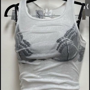 Wet top  - Beställde den här ”wet toppen” men den var för liten för mig och jag hann inte få iväg den i tid. Aldrig använd. Ordinarie pris 665kr.