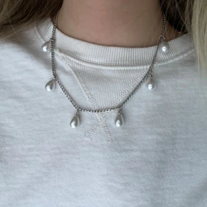 Silver halsband med pärlor  - Har gjort det själv, vet ej om det rostar 