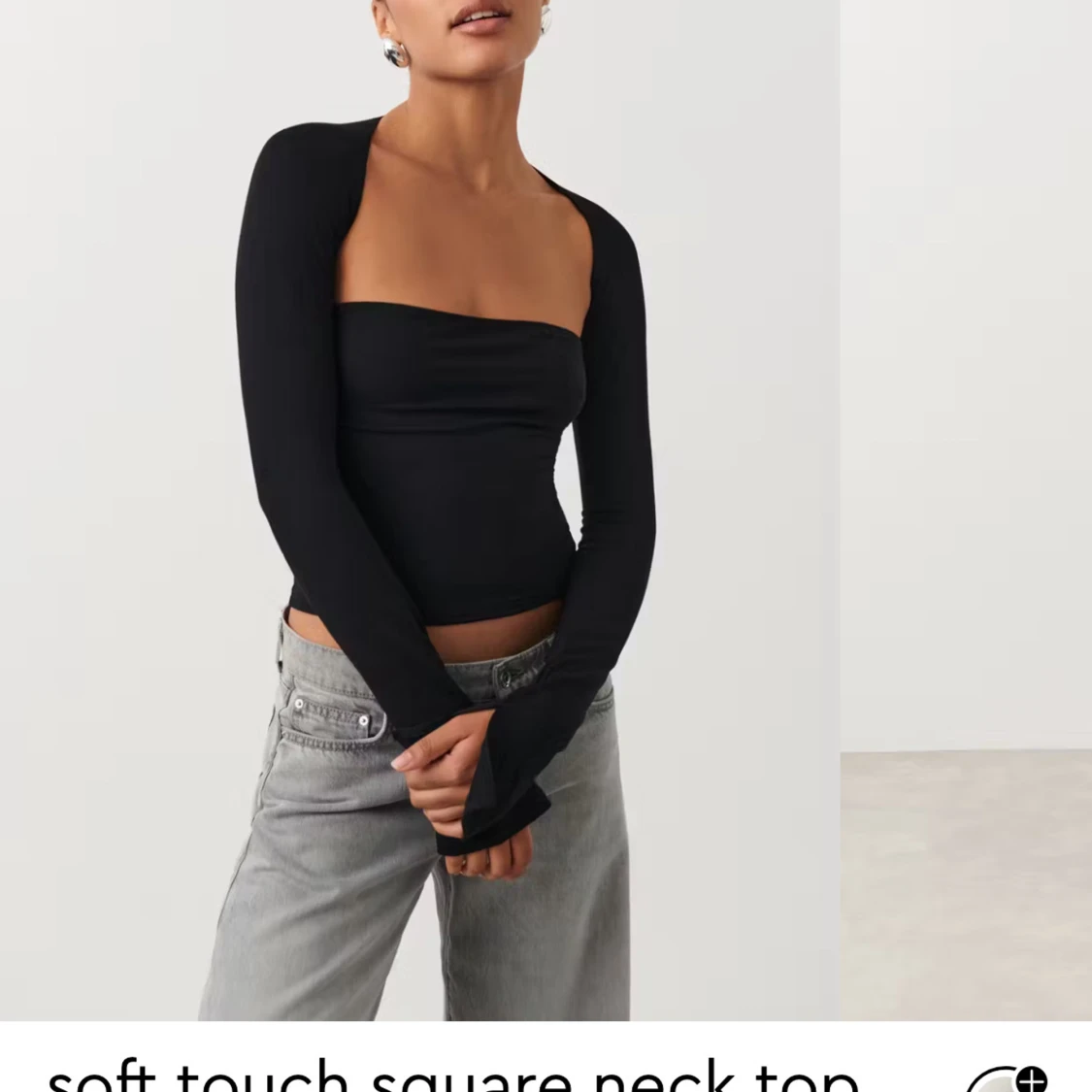 Svart långärmad topp med fyrkantig halsringning