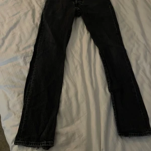 Levis jeans 501 - Levis jeans 501 storlek 29/32 bara skriva om de några frågor 