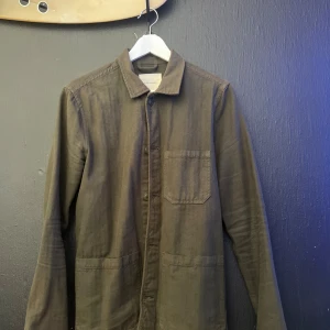 Overshirt - Tjena, säljer denna overshirten från A Days March. Plagget är i väldigt bra skick och har inga defekter. Perfekt plagg till hösten/vintern.
