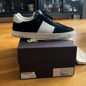 Valentino flycrew - Intressekoll på mina svarta stekheta flycrews 