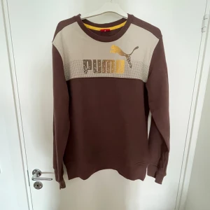 Puma Sweatshirt - Puma brun & guld sweatshirt i jätte bra condition bara testad