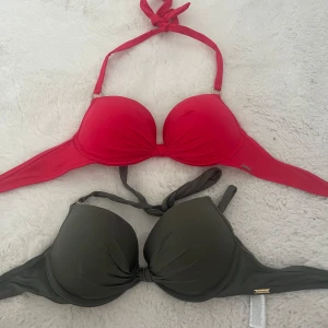 Bikini - Röd bikini och blå bikini är aldrig använda. Grön är använd men inget fel på den. Säljer då de är för små. Strl 75B på röd och grön. Strk 38 på blå. Alla 3 för 80 kr