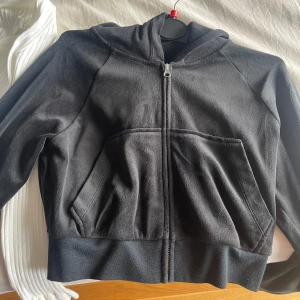 Magtröja kofta - Aldrig använd. Kommer inte till användning. Passar både Xs och S 