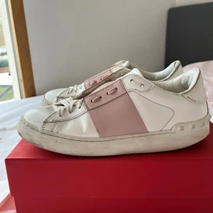 Hej - Hej det äkta ja äkta ja det valentino Armani o allt i ett köp om du har råd 