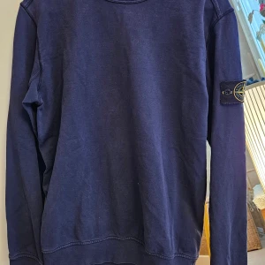 Stone Island Tröja Storlek S - Ovanvänd tröja.  Ren och är i god skick