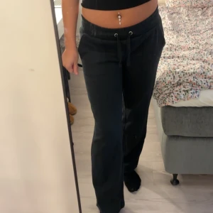 Mjukis byxor - Säljer dessa mjukisbyxor från lager 157❤️använda 1 gång!