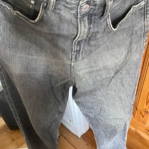 Gråa Jeans - Loose fit, 32 30 Skick 8,5/10 Nypris 400kr