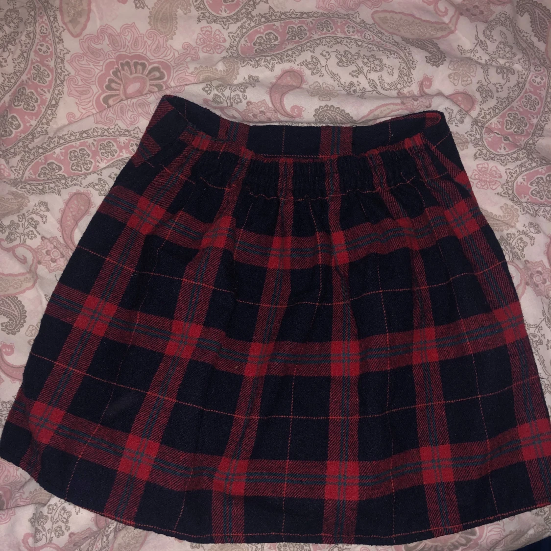 Blå och röd plaid kjol