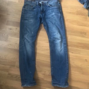 Tommyhilfiger jeans - Säljer pga för stora skriv om du har funderingar eller frågor 