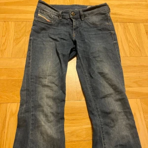 Jeans - Diesel jeans, low waist, livies-flare.