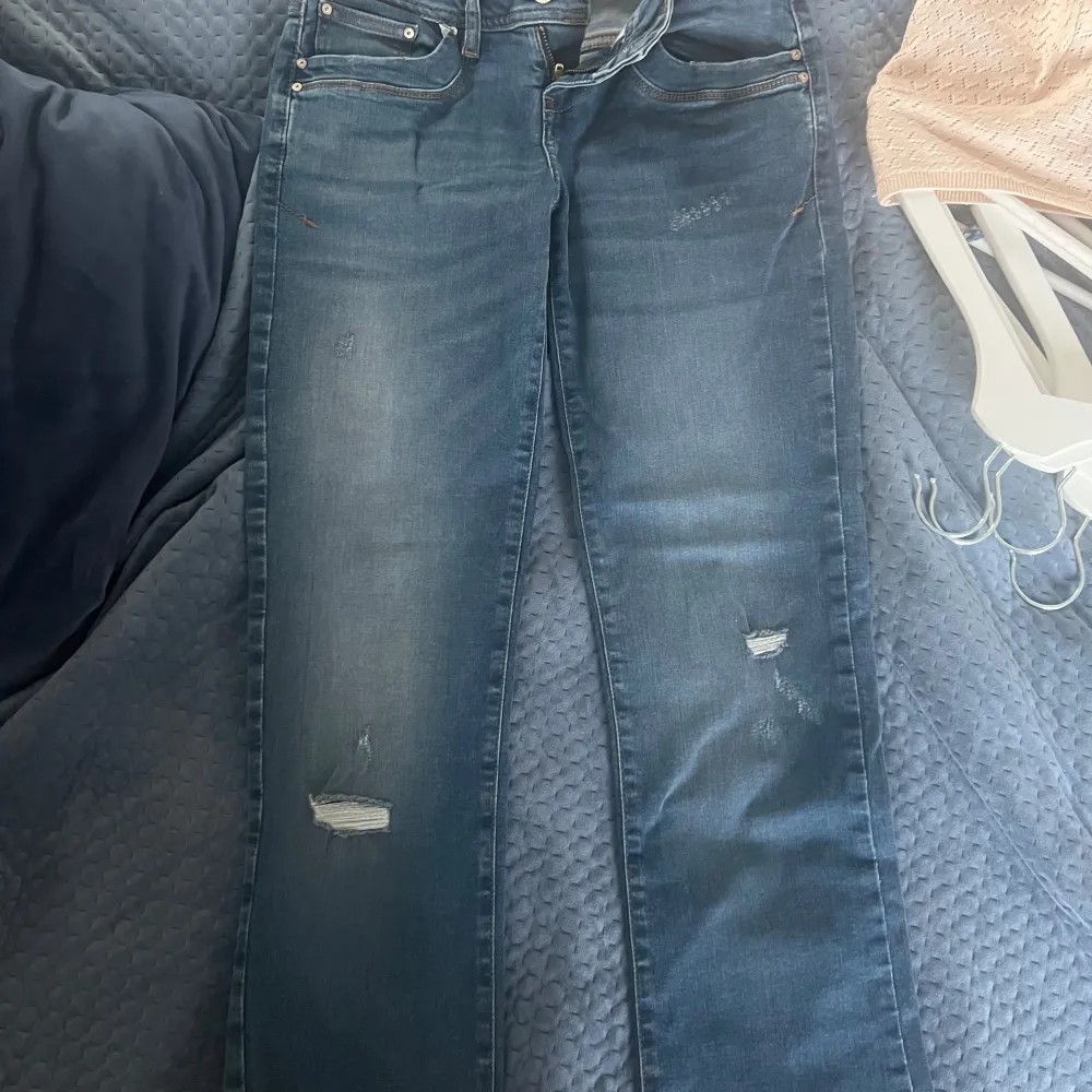 Snygga LTB jeans , har klippt jeansen lite ! Inga defekter och bara använda en gång . Farkut & Housut.
