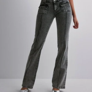 Nelly jeans - Som nya använda fåtal gånger nypris 700 kom privat för egna bilder🥰🥰