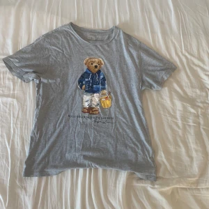 Polo bear t-shirt  - Säljer denna polo bear t-shirt i bra skick.